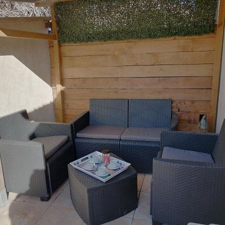 Sous Le Soleil De Provence Petite Maison Au Calme Et Tres Bien Equipee De 40M2 Avec Wifi -Jardin Prive-La Piscine Est Commune A La Residence Et Ouverte Du 1Er Mai Au 30 Septembre De 09H A 21H,En Juillet Et Aout Reservation Uniquement Du Samedi Au Sam Forcalqueiret Exteriör bild