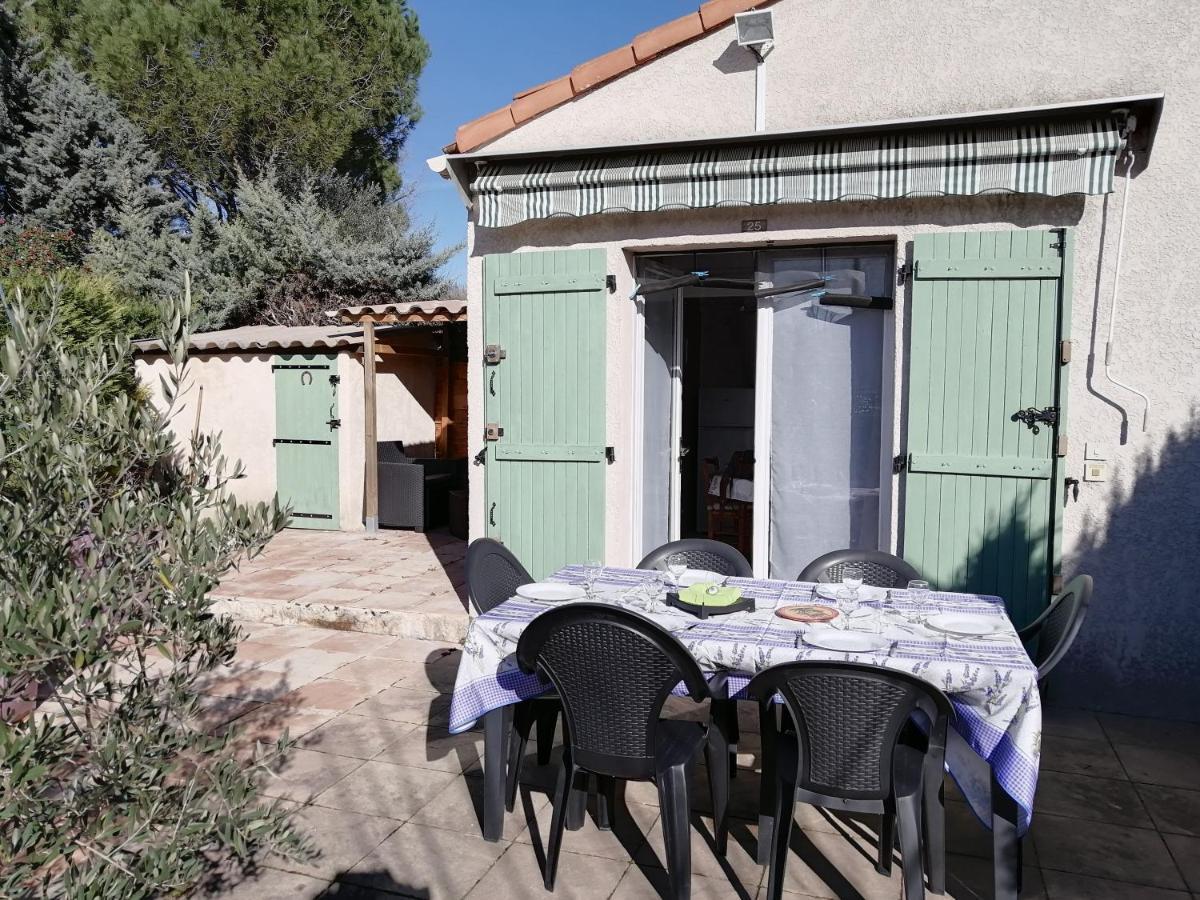 Sous Le Soleil De Provence Petite Maison Au Calme Et Tres Bien Equipee De 40M2 Avec Wifi -Jardin Prive-La Piscine Est Commune A La Residence Et Ouverte Du 1Er Mai Au 30 Septembre De 09H A 21H,En Juillet Et Aout Reservation Uniquement Du Samedi Au Sam Forcalqueiret Exteriör bild