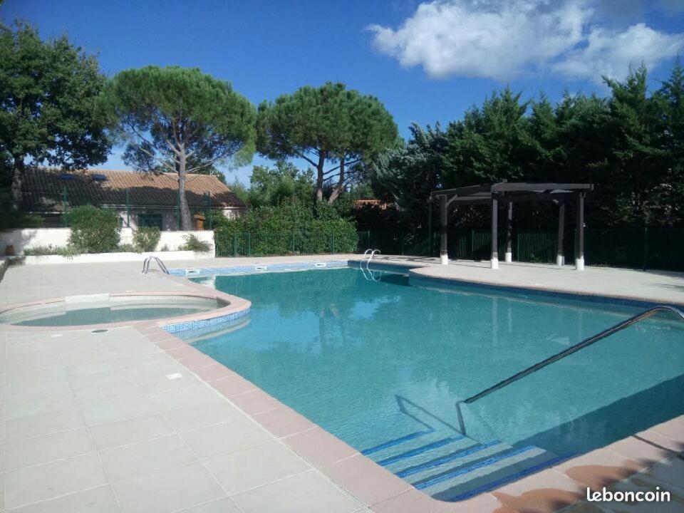 Sous Le Soleil De Provence Petite Maison Au Calme Et Tres Bien Equipee De 40M2 Avec Wifi -Jardin Prive-La Piscine Est Commune A La Residence Et Ouverte Du 1Er Mai Au 30 Septembre De 09H A 21H,En Juillet Et Aout Reservation Uniquement Du Samedi Au Sam Forcalqueiret Exteriör bild